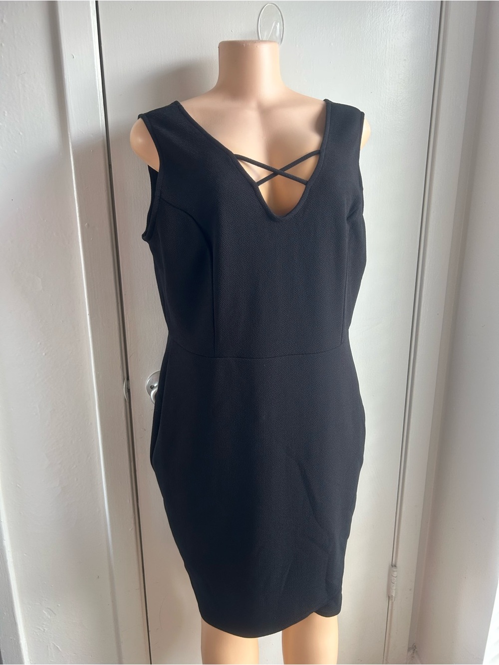 Sleeveless Black V-Neck Sheath Dress with Crisscross Detail